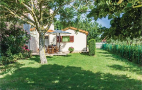 Apartment - Two-Bedroom Holiday Home in Medulin
